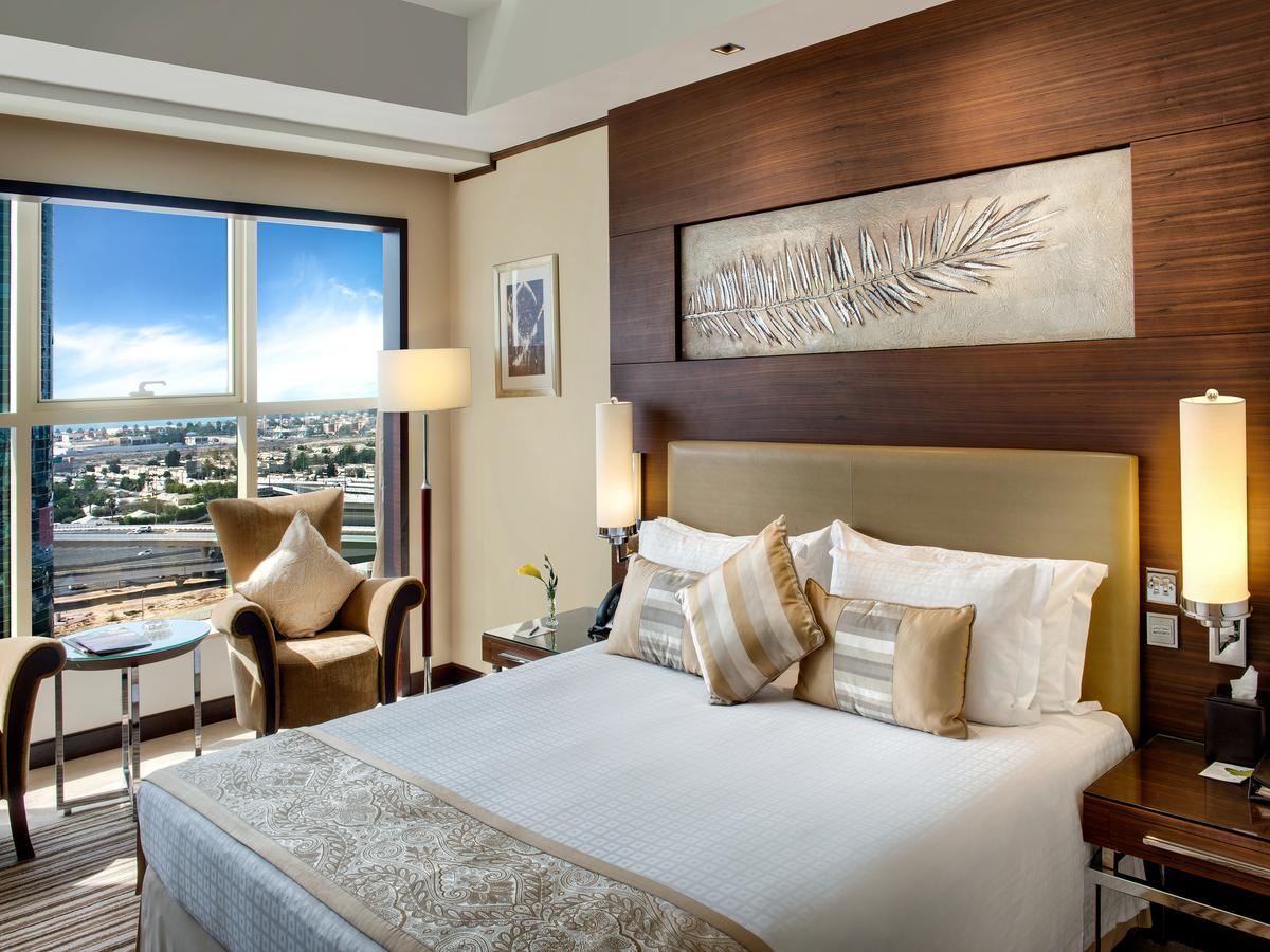 Grand Millennium Dubai Hotel Exterior foto A bedroom at the hotel
