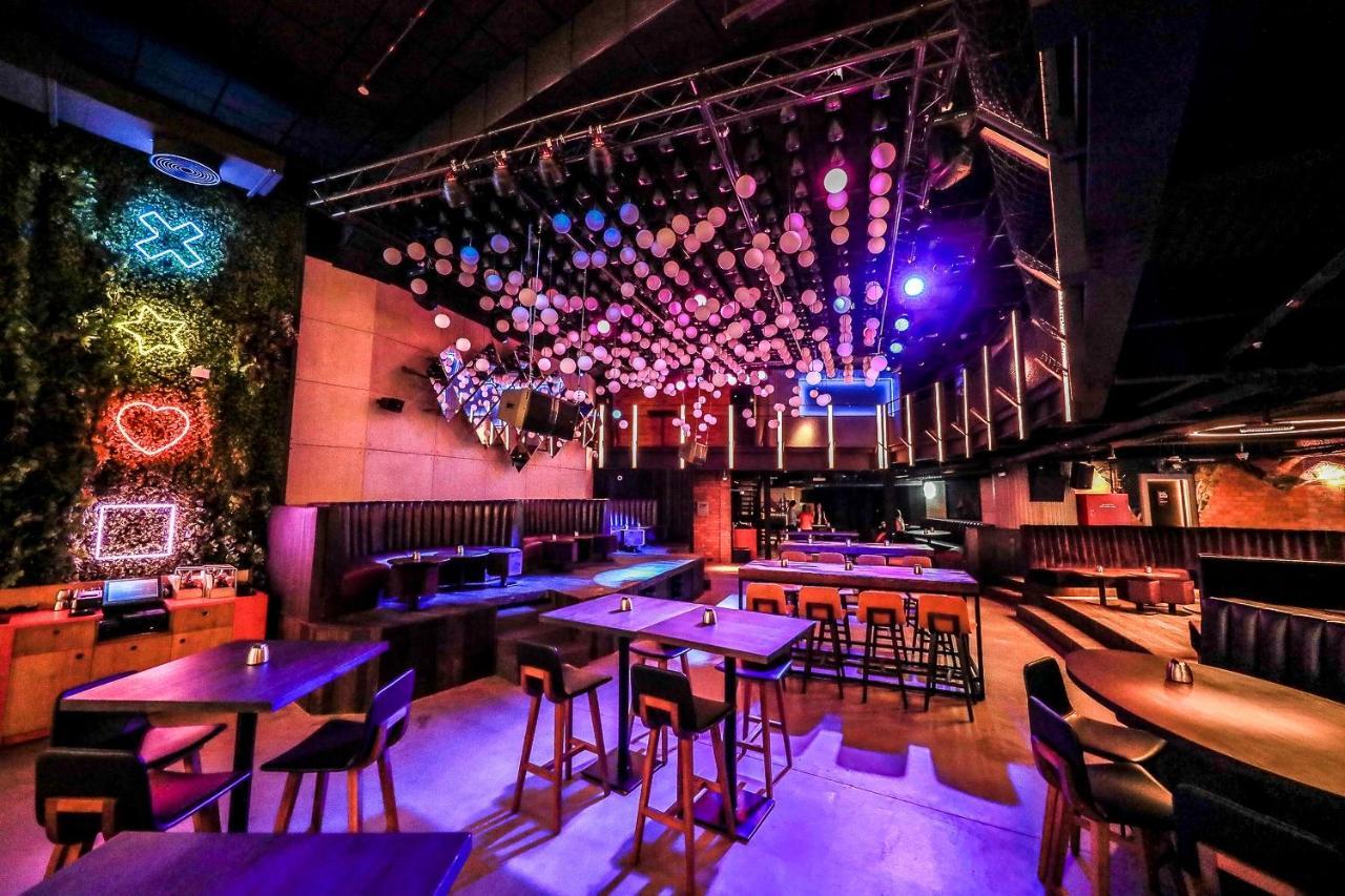 Grand Millennium Dubai Hotel Exterior foto Interior of the nightclub