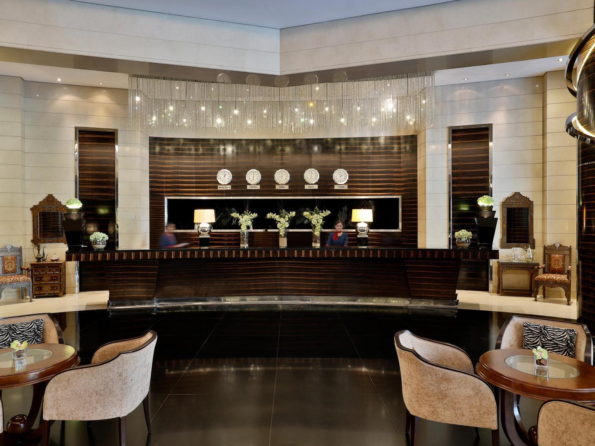 Grand Millennium Dubai Hotel Exterior foto The lobby of the hotel